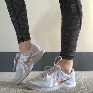 White nike shoes